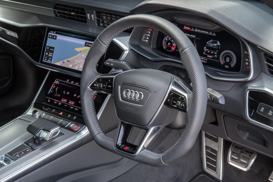 Панель приборов Audi S6 Sedan TDI (C8) 2019 года  (UK) (фото 37 из 40)